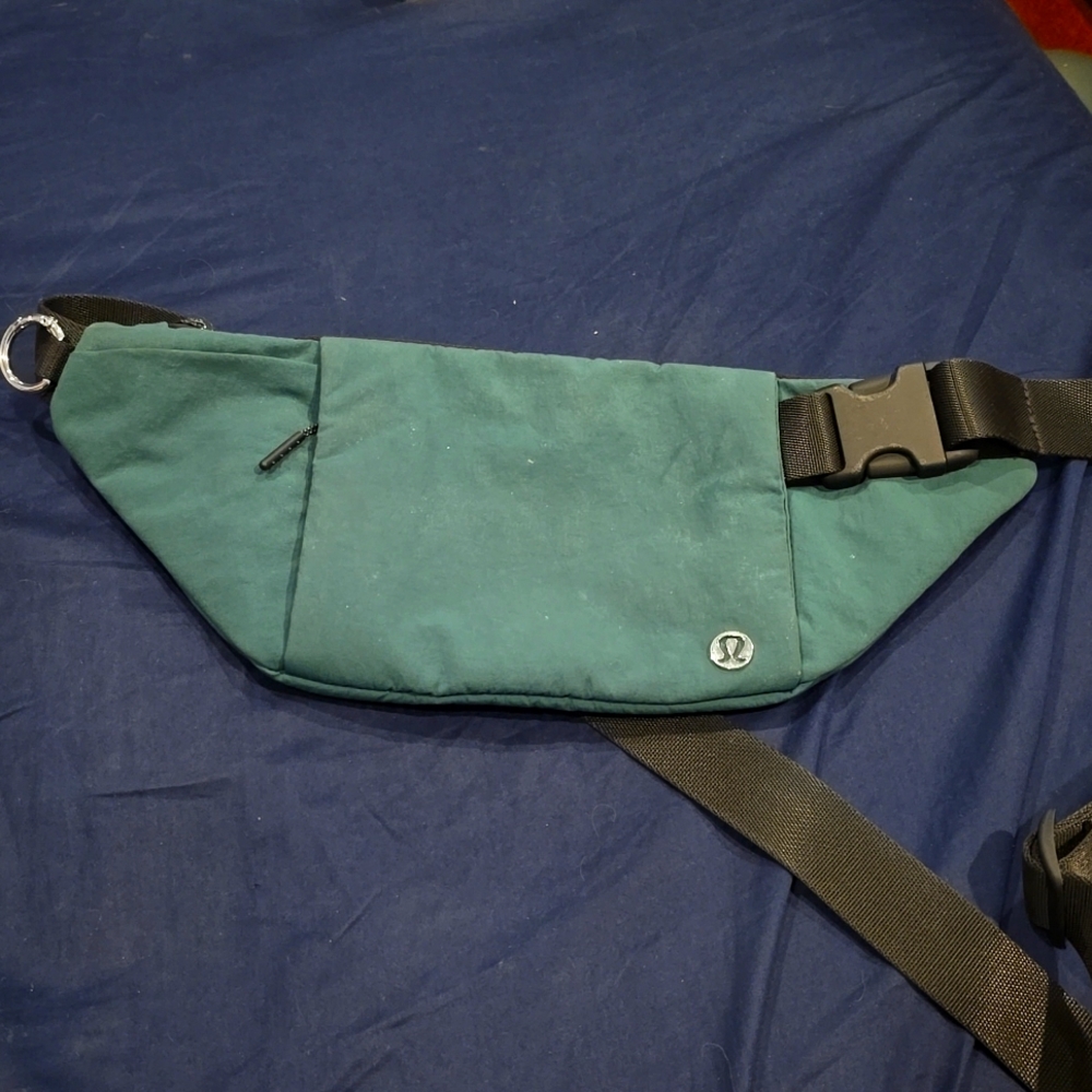 Lululemon Multipocket Belt Bag